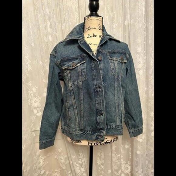 Upgrade your fashion game with the Jean Jacket from Free People! - Picture 1 of 5